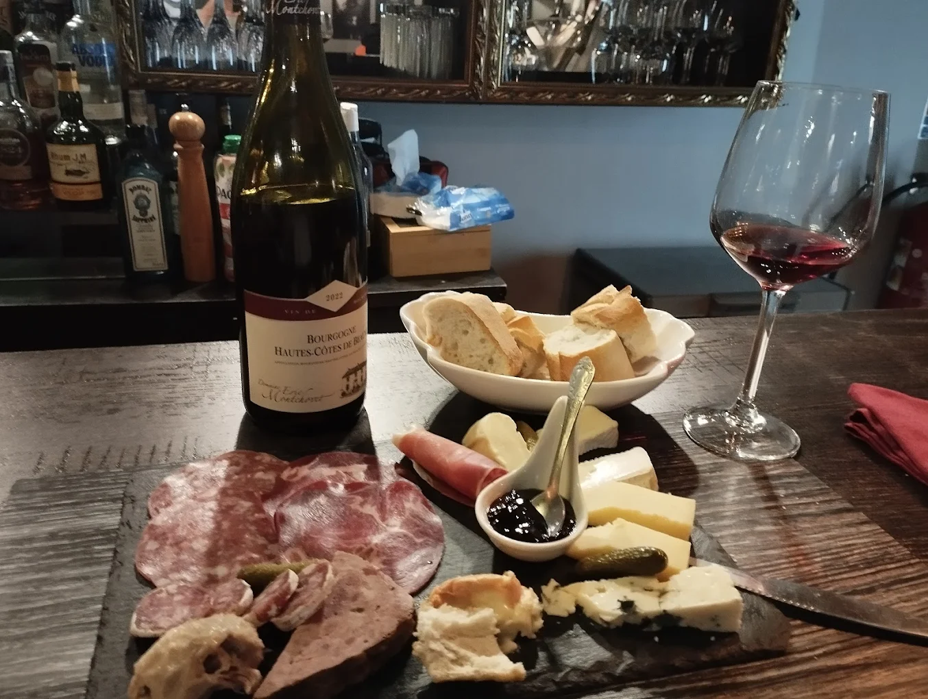 Chez Arno, Des ASSIETTES & Du VIN - Photo 2