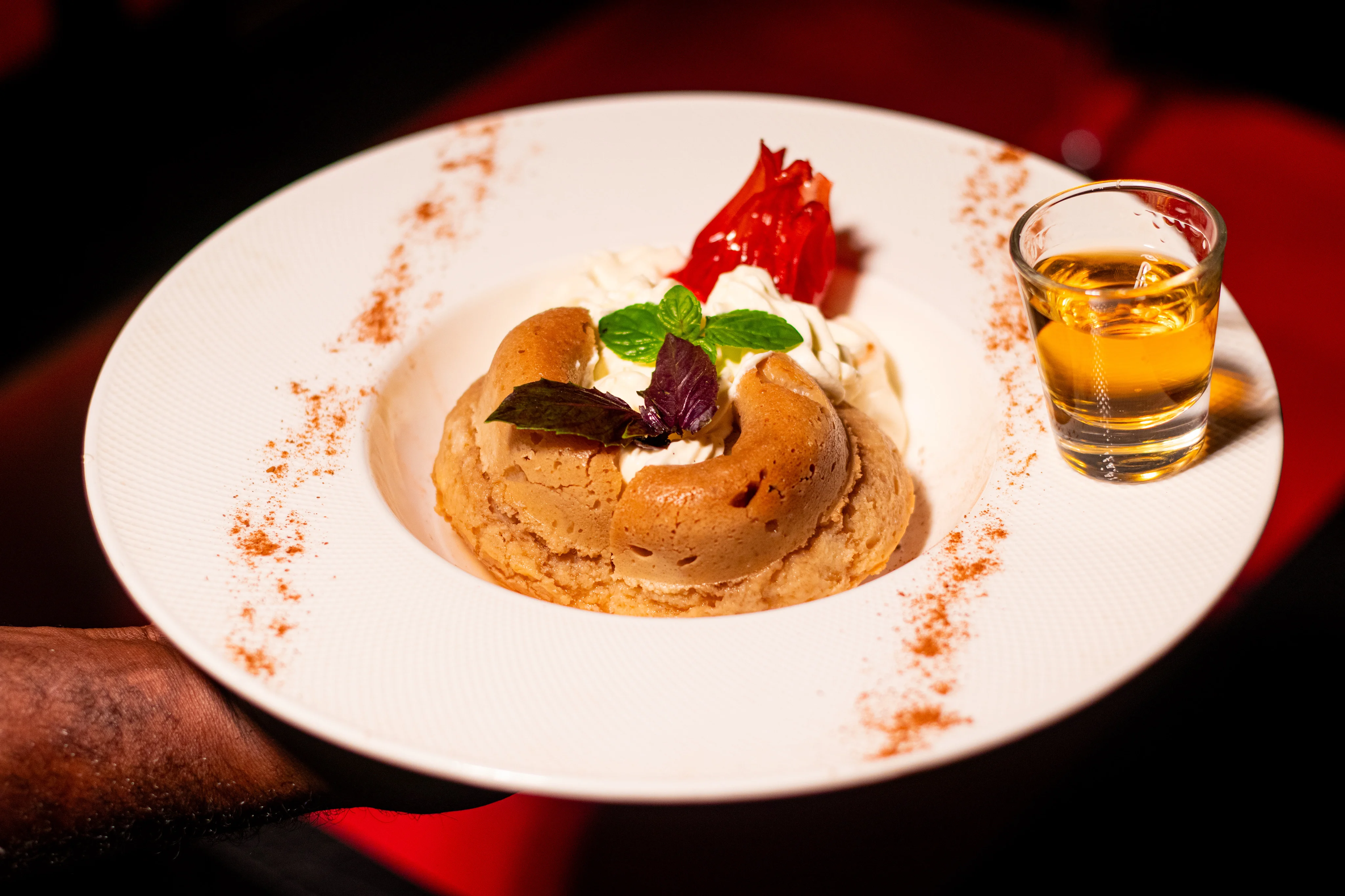 Chez Arno, Des ASSIETTES & Du VIN