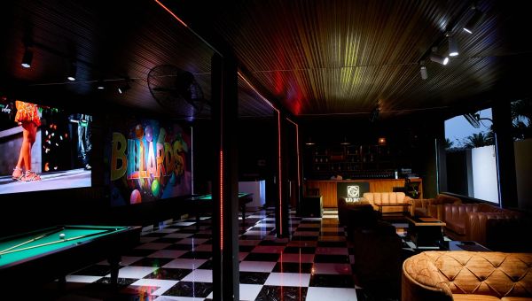 GOLD ROOM