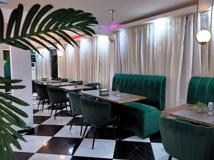 SKINNY LE RESTAURANT - Photo 2